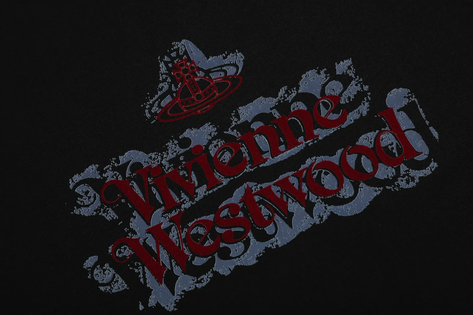 VIVI991# "Top hot style" vivienne west wood Three-dimensional heavy-duty flocking printed short sleeves The top hot style in 2025 ✅240 grams of 32-count high-density double yarn pure cotton, the fabric is comfortable and breathable ✅The perfect combination of three-dimensional heavy-duty flocking and hot stamping logo, the upper body effect is good-looking, the rate of return is high, the same style for men and women Size: XS-L Color: white blue, black and red